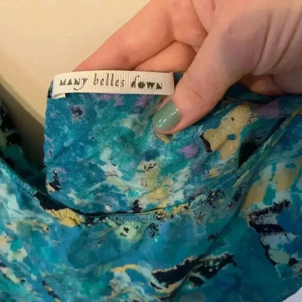 Many Belles Down Crop Top w/ Open Back - Picture 2 of 4